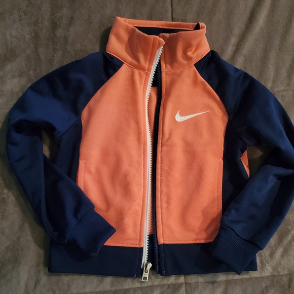 Nike jogger suit - Picture 2 of 3